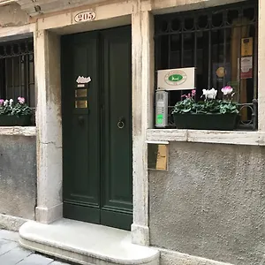 Le Due Corone 2*, Venezia Italia